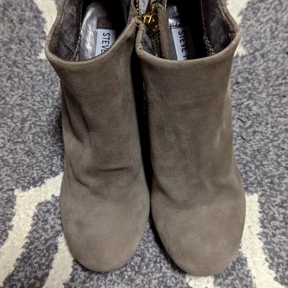 7 Steve Madden Gray Suede Block Heel Bootie - Picture 1 of 3